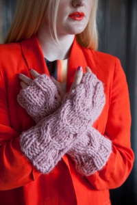 Cabled Handwarmers/Mitaines en torsades